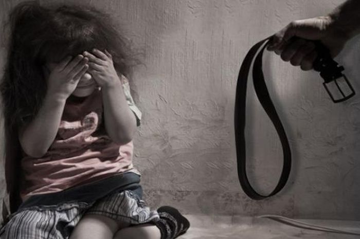 Biadab, Gegara Ngompol Ayah Kandung Hajar Anak Perempuannya Hingga Tewas