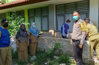 Alamak, Jarum Suntik Bekas Vaksin Tercecer di Sekolahan Tapos, Depok