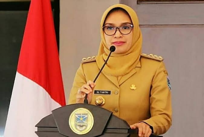 Bupati Probolinggo &amp; Suami Ditangkap KPK