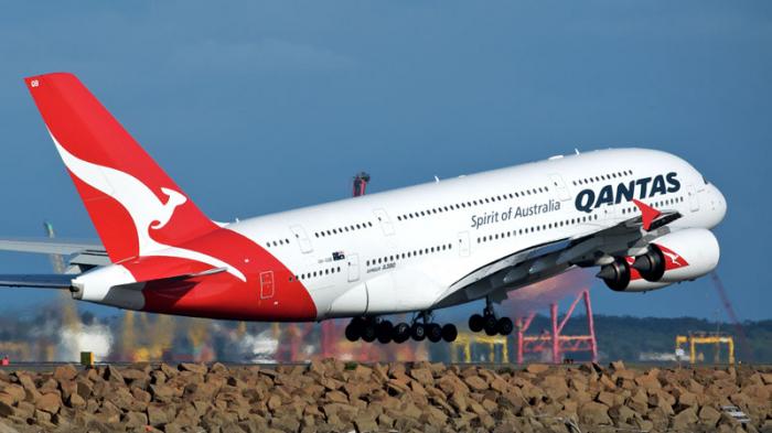 2.500 Karyawan Qantas Airways Dirumahkan Tanpa Digaji ! Kok Bisa Ya?