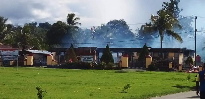 Buntut Penembakan Fredrik Sem, Massa Bakar Polsek Nimboran, Papua