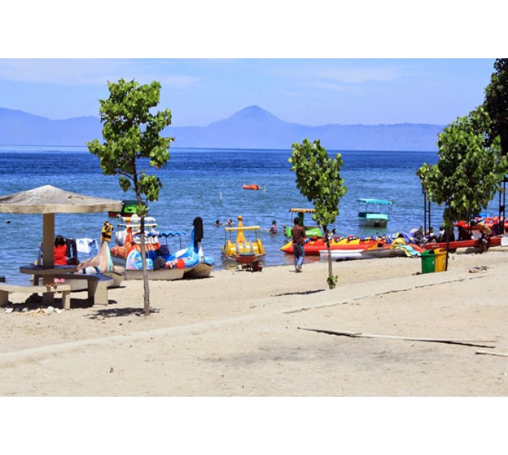 Pesona Pasir Putih Pantai Parbasa Pesona Menawan dari Pesisir Danau Toba