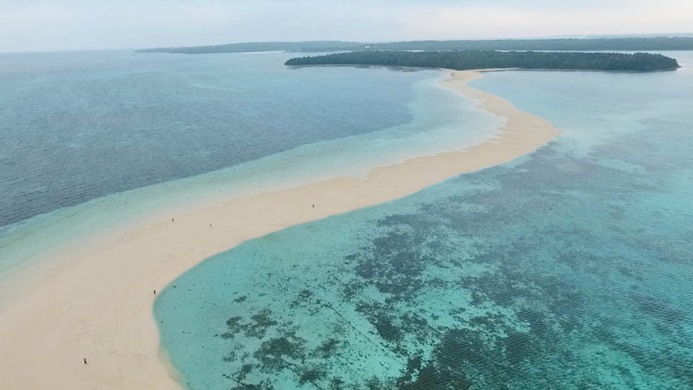 Pantai Ngurtafur, Pesona Menawan dari Pulau Rempah