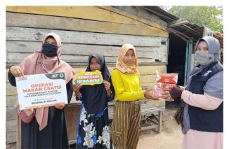 Sisir Kampung Nelayan Bangsal Aceh, ACT Dumai Distribusikan Ratusan Nasi Bungkus