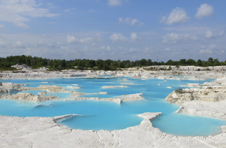 Danau Kaolin, Si Biru Cantik Nan Memesona dari Belitung