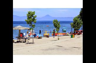 Pesona Pasir Putih Pantai Parbasa Pesona Menawan dari Pesisir Danau Toba