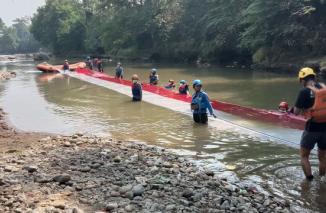 HUT Kemerdekaan ke-76, Ciliwung Berwarna Merah Putih