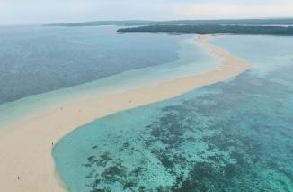 Pantai Ngurtafur, Pesona Menawan dari Pulau Rempah