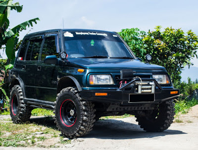 Off-road Dua Alam Bersama Suzuki Vitara 1994 6 Silinder 4.000 Cc