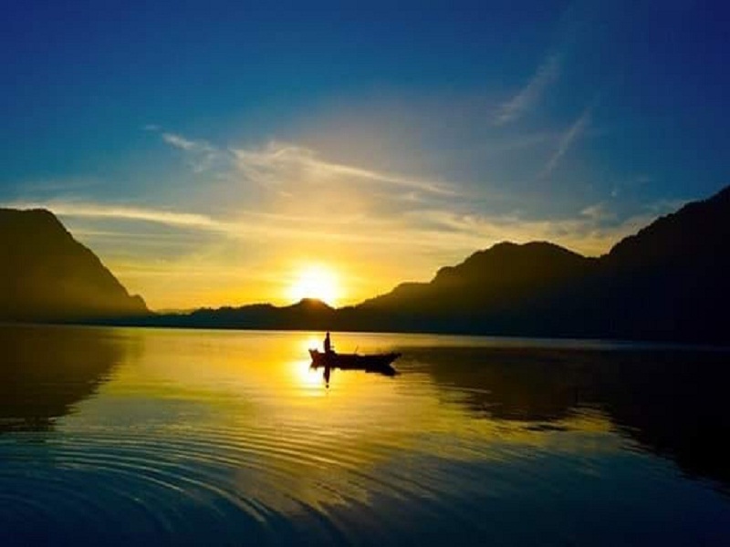 Berpeluk Kabut Pagi di Danau Gunung Tujuh Kerinci