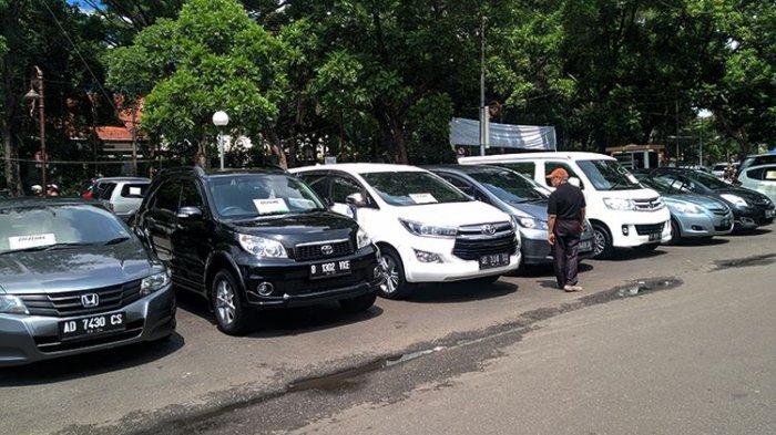 Memilih Mobil Bekas Usia 10 Tahun, Begini Caranya