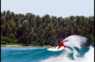 Berselancar di Pulau Nias, Pantai Sorake Layak Dicoba