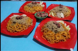 Mie Nyonyor, Si Pedas yang Bikin Ketagihan