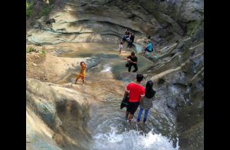 Bugar dan Segar di Watu Gedong & Kalimas Tulungagung