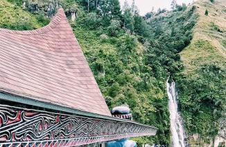 Air Terjun Situmurun, Dari Ketinggian Langsung ke Permukaan Danau Toba