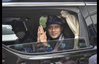 Perusak Demokrasi Itu Bernama Buzzer