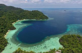 Labuhkan Hati di Teluk Cinta Pulau Labengki