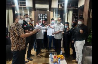 Ketua Umum DPP FKMB Serahkan Mandat Kepada Mardison Mahyuddin untuk Pimpin DPD FKMB Pariaman