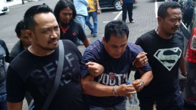 Melawan, Pembunuh Guru SD di Medan Ditembak