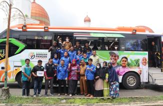 Food Bus ACT Bagikan 1.300 Paket Makanan untuk Rohil & Dumai