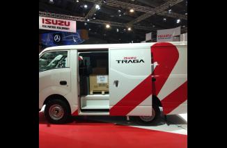 Traga Blind Van, Mobil Komersial Spesialis Kurir e-Commerce