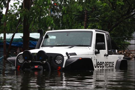 Banjir? Terjang Aja dengan Mobil Ini