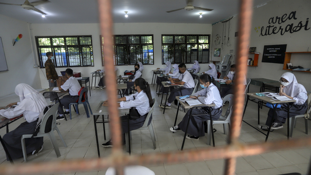 Puluhan Siswa Dirantai di Sel Tahanan Sekolah