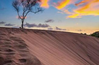 Tak Kalah dengan Gurun Sahara, Indonesia Juga Memiliki Padang Pasir Indah