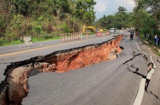 Gempa Saat Berkendara, Apa yang Harus Dilakukan? Baca Tips Berikut