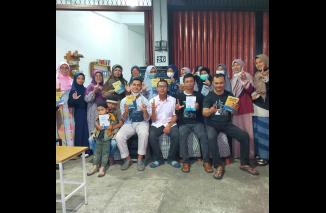 Bedah Buku “Jangan Mau Mati Sebelum Sukses” karya Panji Anugerah  pada Literasi Go Cafe  Pustaka Dua-2