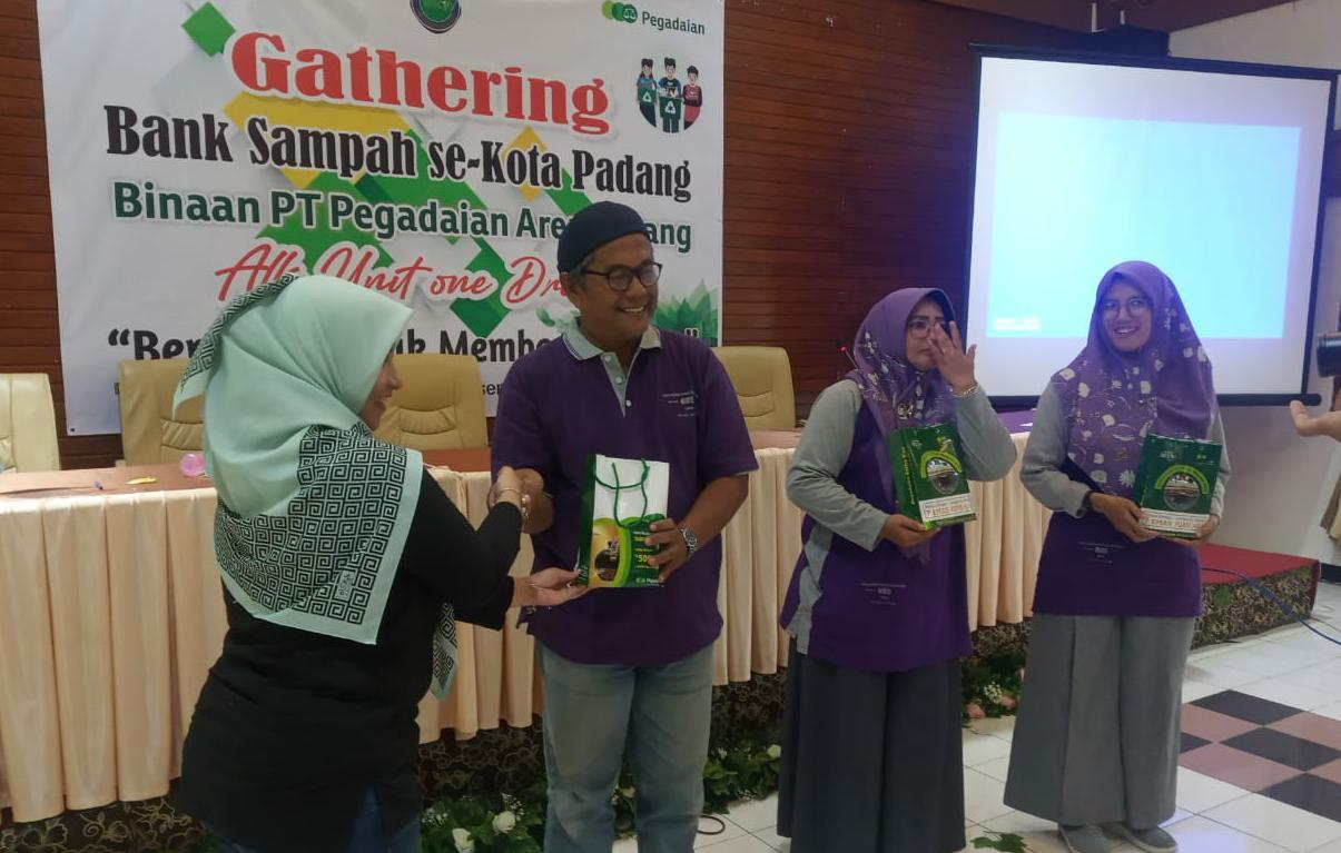 Eko Muhardi Juarai Challenge Presentasi Produk PT. Pegadaian