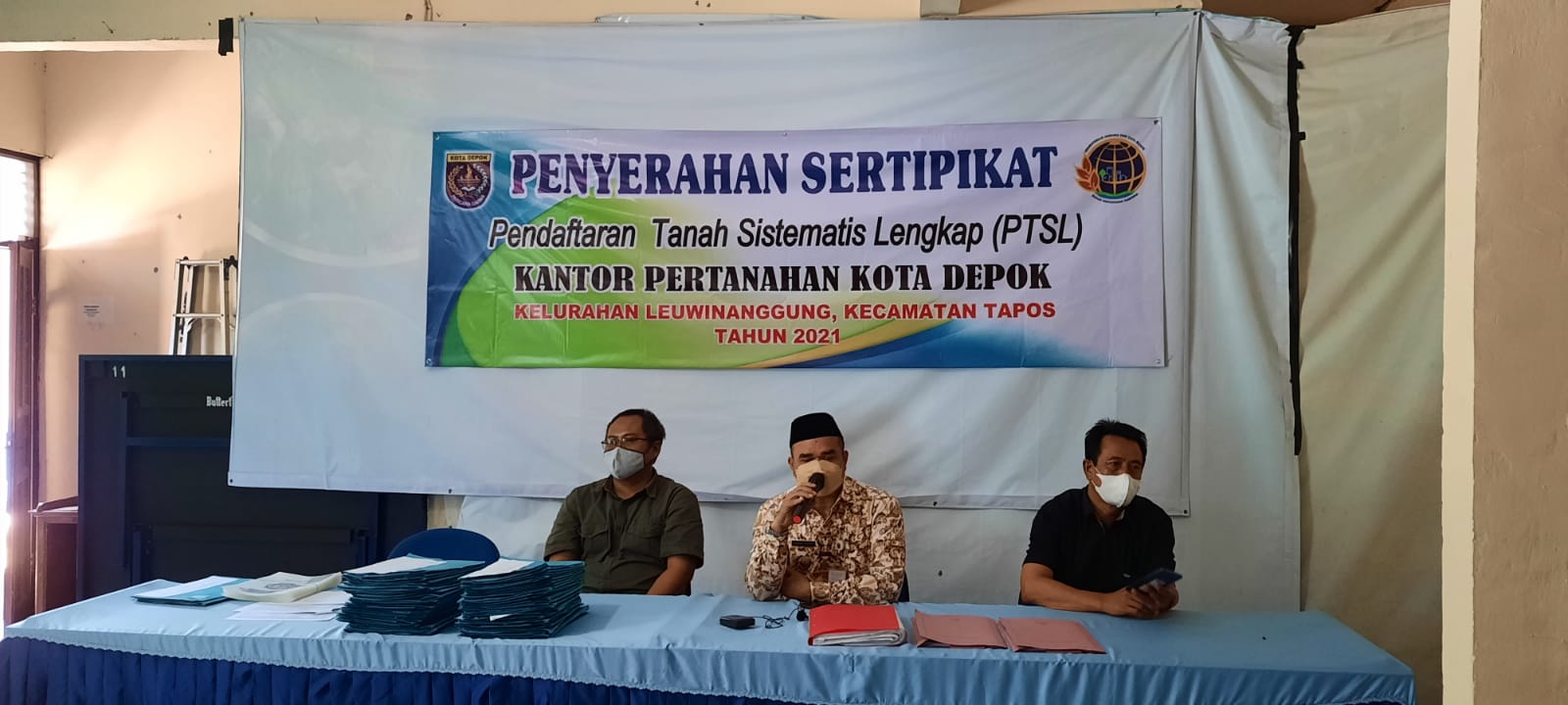 Berkah di Akhir Tahun, Ribuan Warga Leuwinanggung Terima Sertifikat