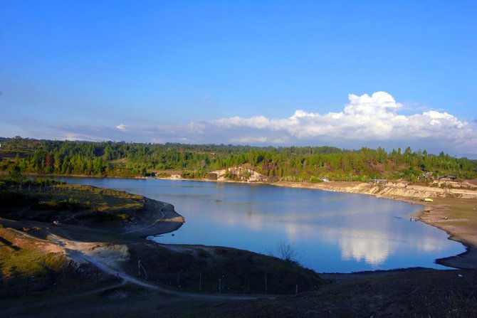 Sidihoni, Pesona Danau di Atas Danau