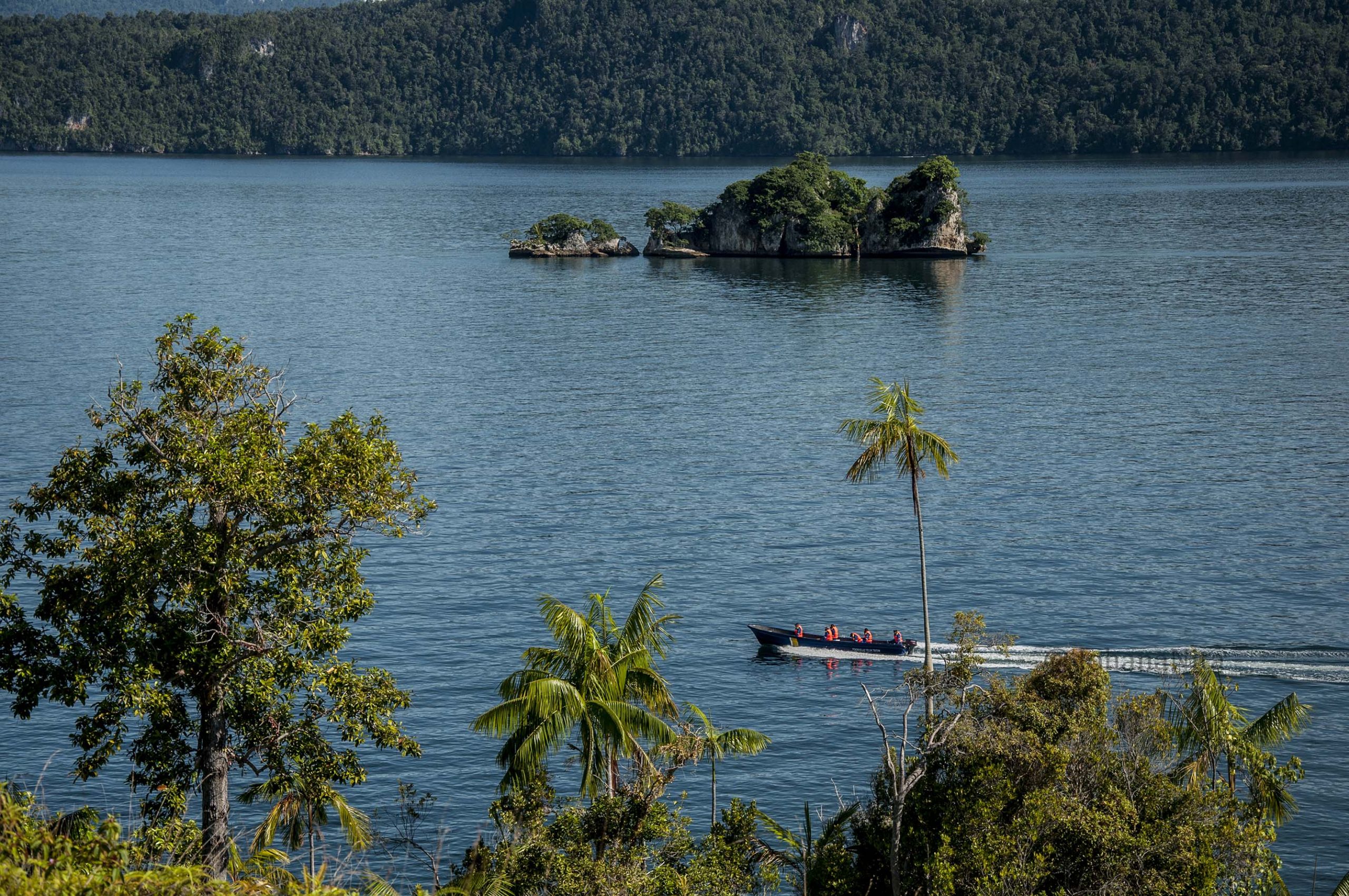 Danau Kamaka Pesona di Belantara Papua