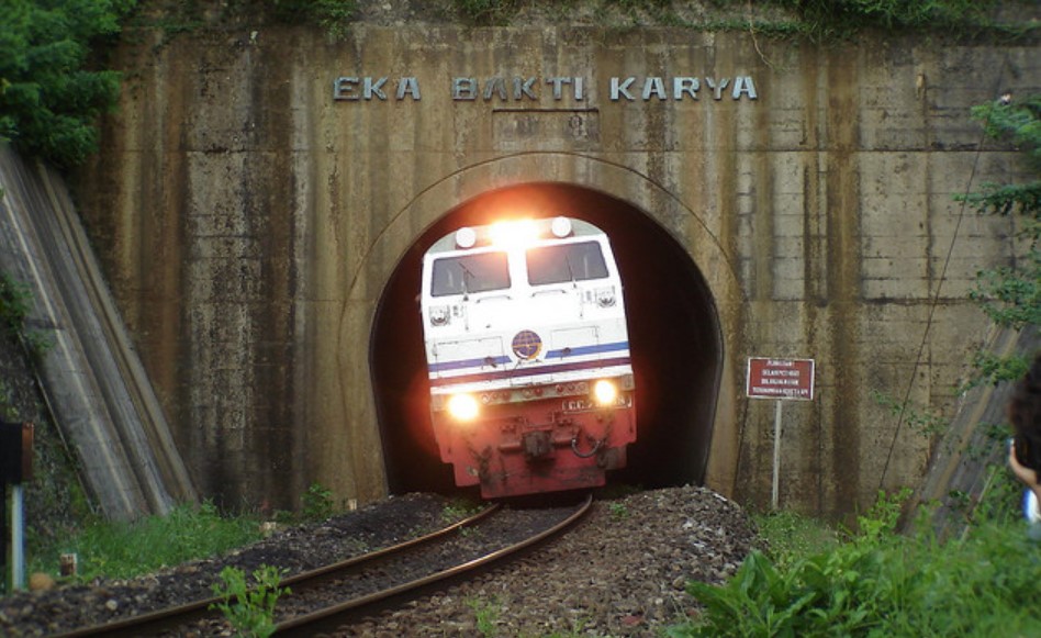Yuk Kenali 10 Terowongan Kereta Api Terpanjang di Indonesia