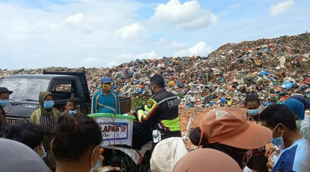 &quot;Razia&quot; Polisi Lalu Lintas Ke Tempat Pembuangan Akhir Sampah