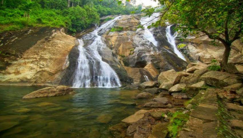 Air Terjun Bayang Sani, Pemandian Noni Belanda nan Memesona