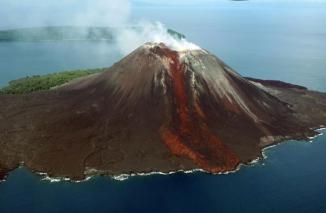 Gunung Krakatau, Keindahan nan Senantiasa Menebar Ketakutan