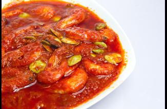 Goyang Lidah dengan Sambalado Udang Patai Khas Minang