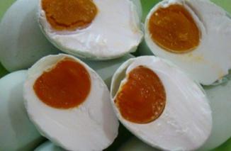 Telur Asin dan Cerita yang Melingkarinya