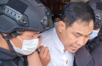 Terbukti Bukan Teroris, Munarman "Dibonus" 3 Tahun Penjara