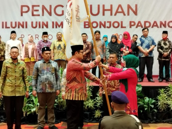 Maneger Nasution Dikukuhkan Sebagai Nahkoda Iluni UIN Imam Bonjol 2021-2026