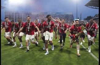 Scudetto 2021-2022 Direngkuh AC Milan