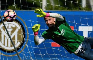 Mereka Layak Dianugerahi Sebutan Kiper Legendaris