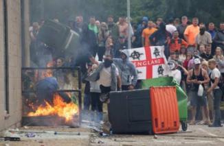 Demonstran Anti-Rasis Kepung Inggris 