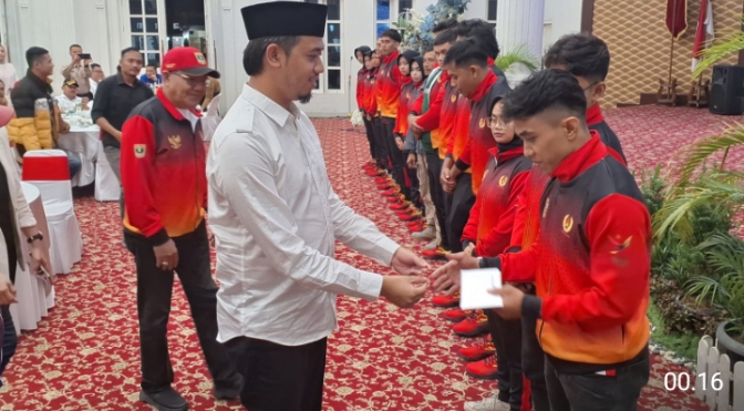 Walikota Lepas 23 Atlet Bukittinggi ke PON XXI Aceh-Sumut