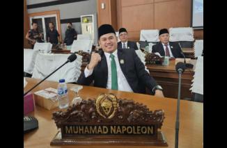 Muhammad Napoleon Resmi dilantik Menjadi Anggota DPRD Muara Enim