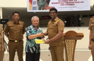 830 Kartu Kuning Diserahkan Kepada Pedagang Pasar Atas Bukittinggi