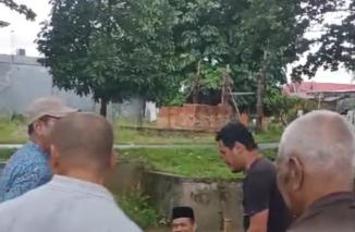 Genius Umar Tebar Ribuan Ekor Benih Nila di Sungai Taratak 