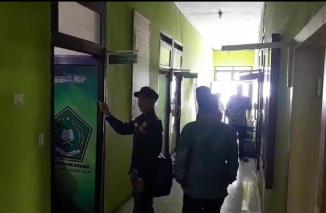 Keributan Tak Terbendung, Kemenag Tanjab Timur Hentikan Layanan Publik Picu Kemarahan Masyarakat